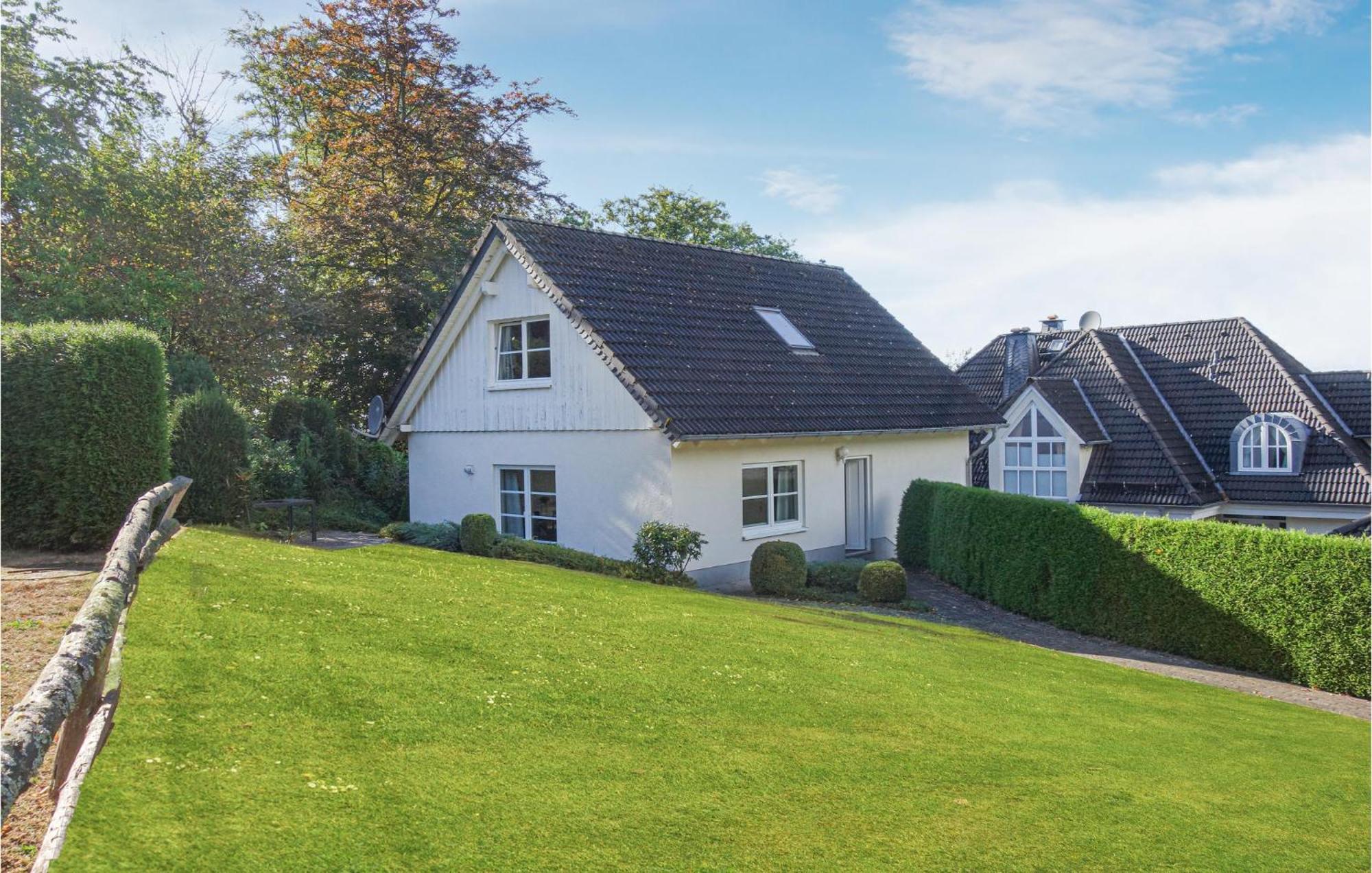 Gorgeous Home In Attendorn With Kitchen エクステリア 写真
